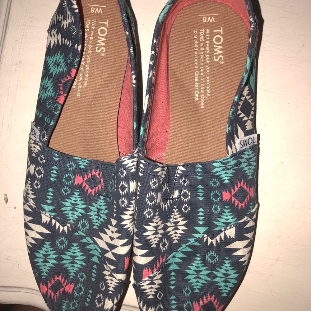 Brand new toms only worn once